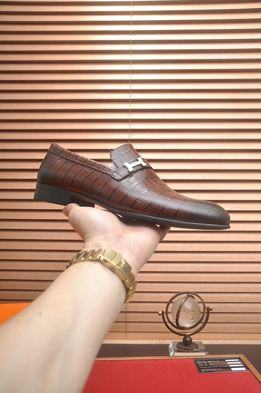 Men's shoes💰540💶[HERMES] (cowhide lining)🍀Italian top luxury🍀He does not pursue novel styles and gorgeous colors, but attracts the favor of successful men with his flawless, elegant and classic style. Formal leather shoes This very comfortable, simple and stable style allows you to easily match any style! The pattern is absolutely 1:1 refined from the original case, and we strive for excellence in materials, imported cowhide + cowhide lining💪💪💪extraordinary texture👍! .Code number: 39-45 (45 customized)